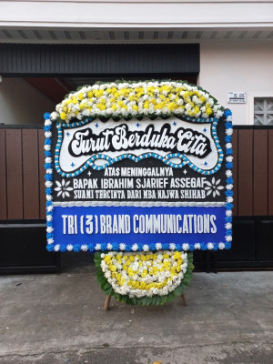 Papan Bunga Duka di Compreng